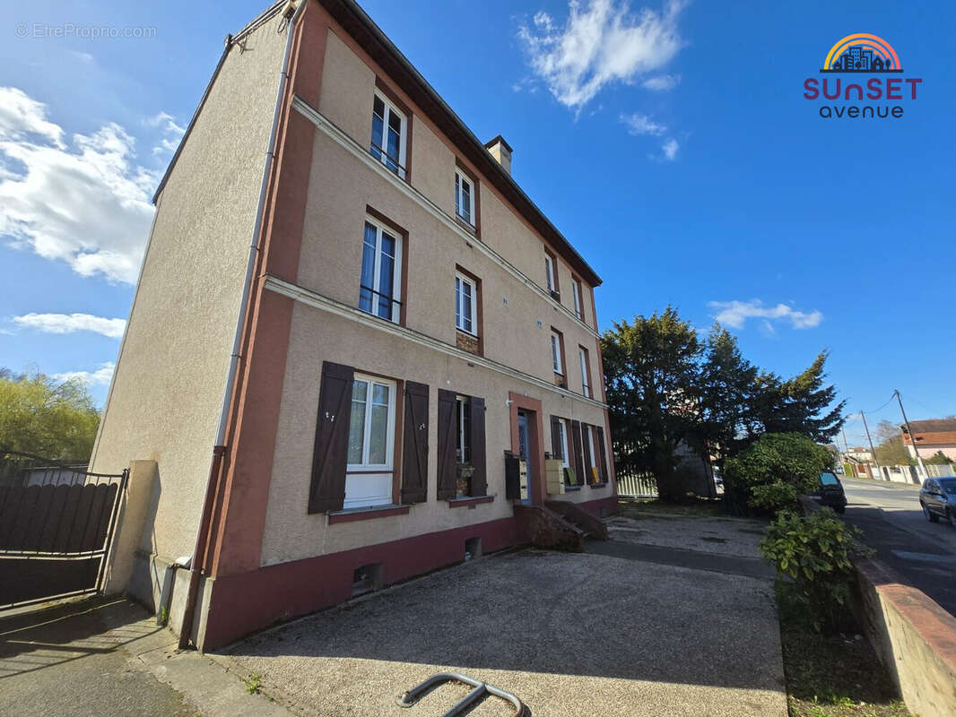 Appartement à VAUJOURS