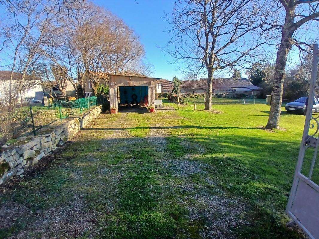 Maison à CHAMPAGNE-MOUTON