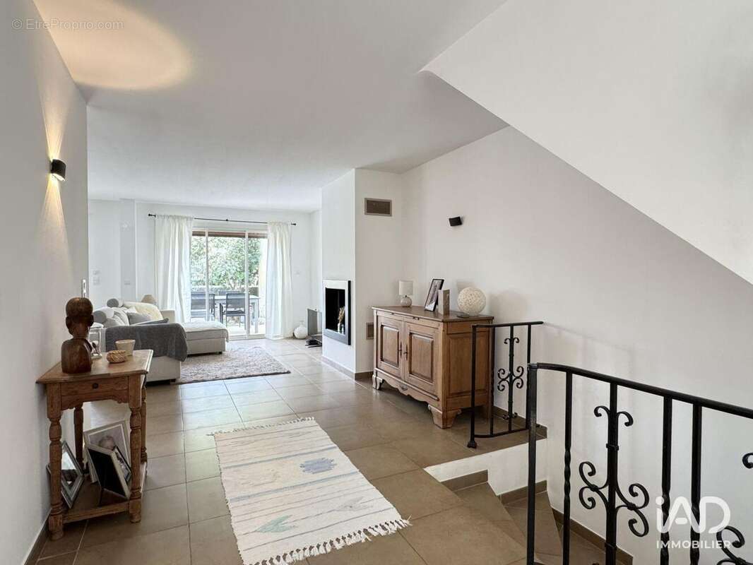 Photo 2 - Maison à TRETS