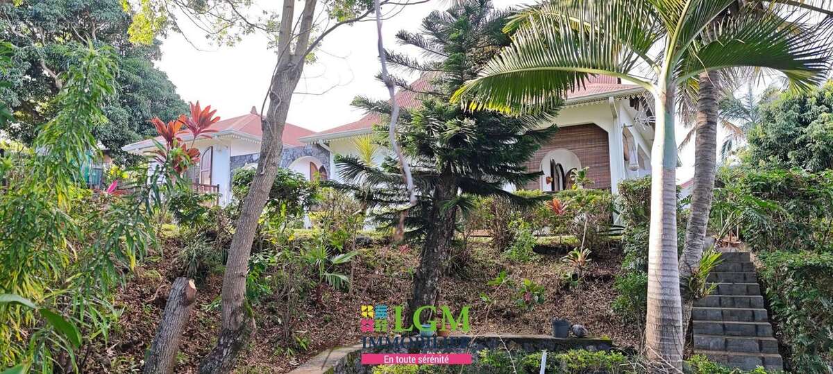 Villa de charme spacieuse sur grand terrain 1.200m2 à Trois-Mares, TAMPON - photo 8