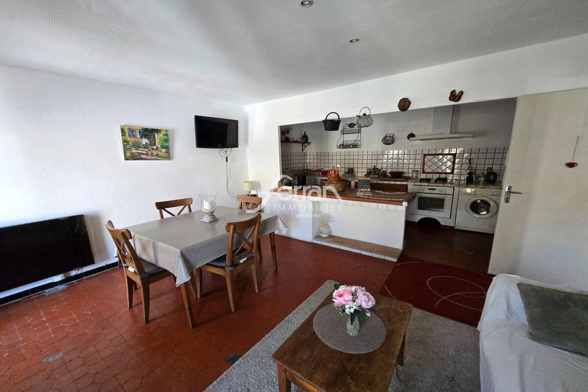 Appartement à SALERNES