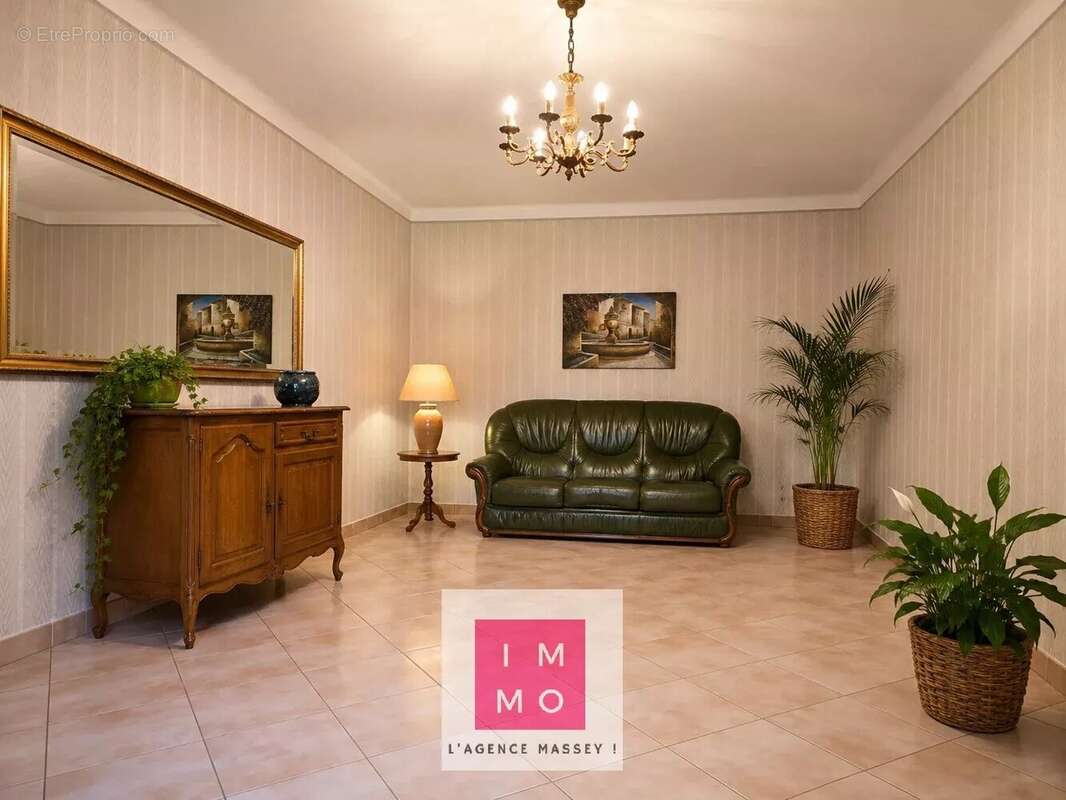 Maison familiale de 140 m² avec grand garage, atelier et jardin clos - photo 6