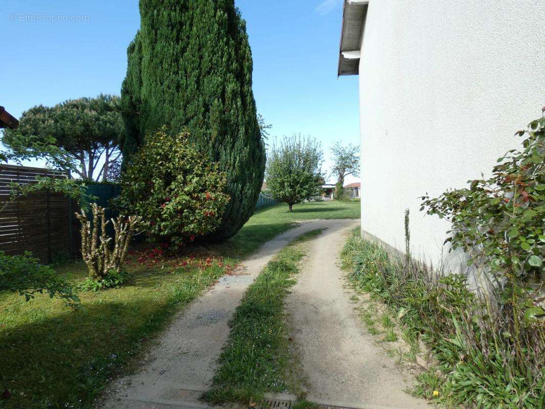 Maison à CHAPTELAT
