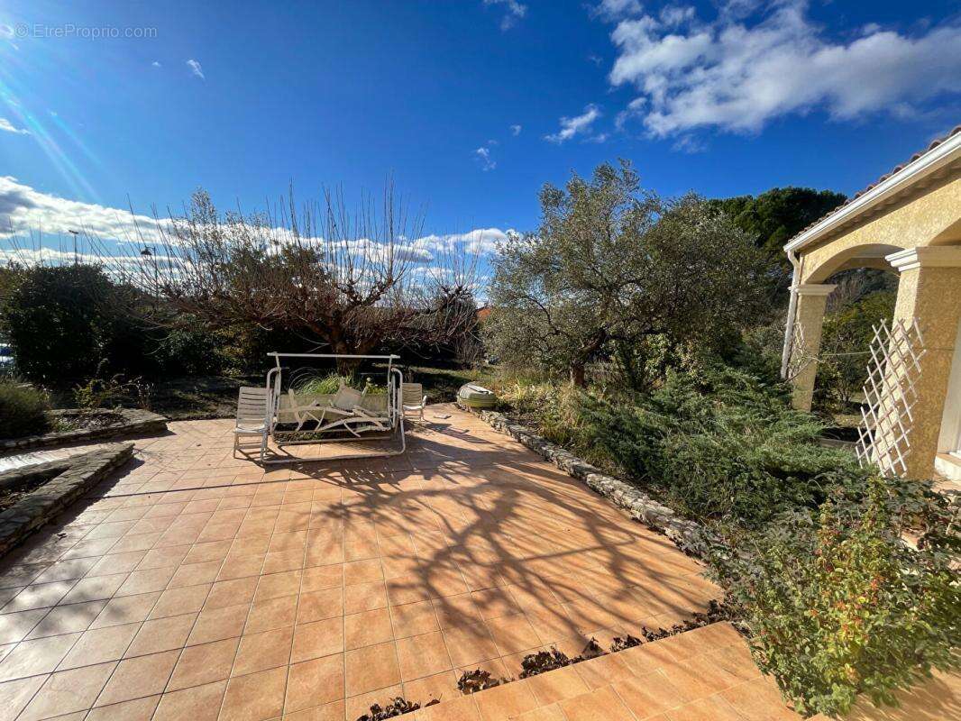 Maison à SAINT-SAUVEUR-DE-CRUZIERES