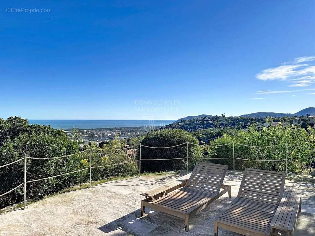 Maison à MANDELIEU-LA-NAPOULE