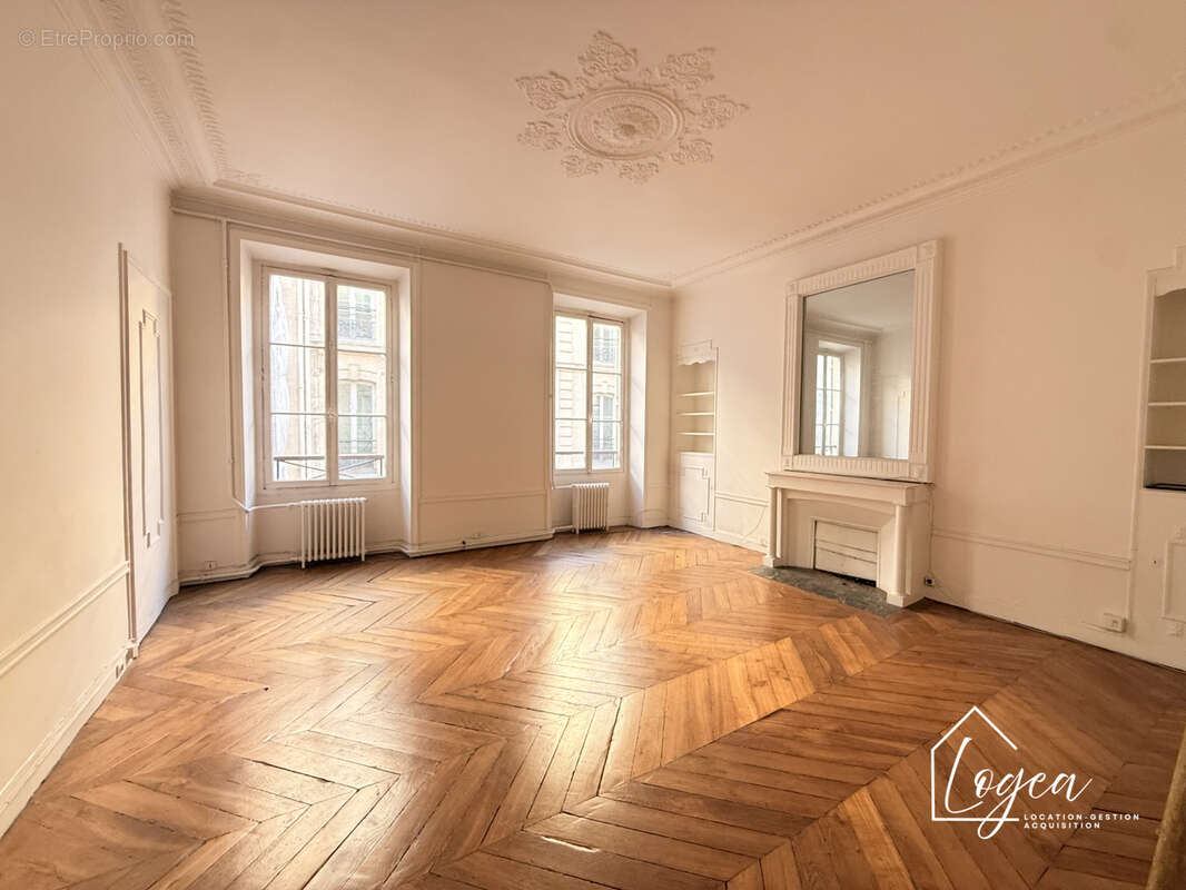 Appartement à PARIS-8E