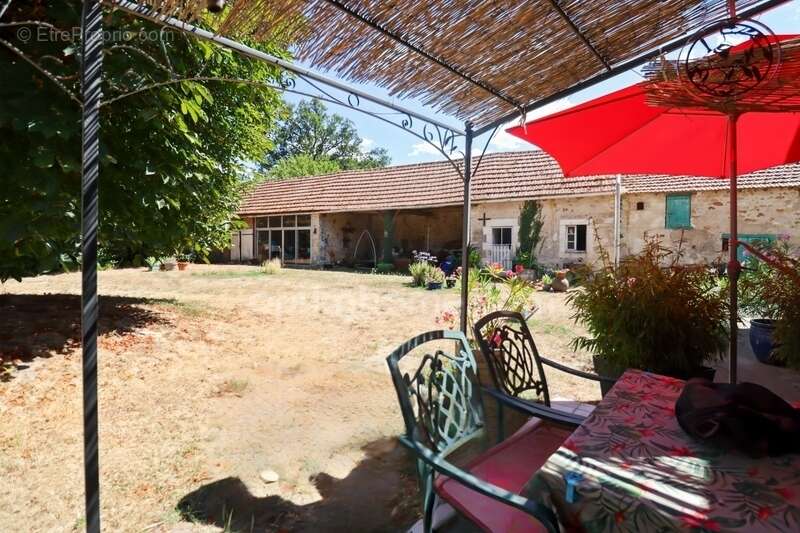 Maison à COULONGES