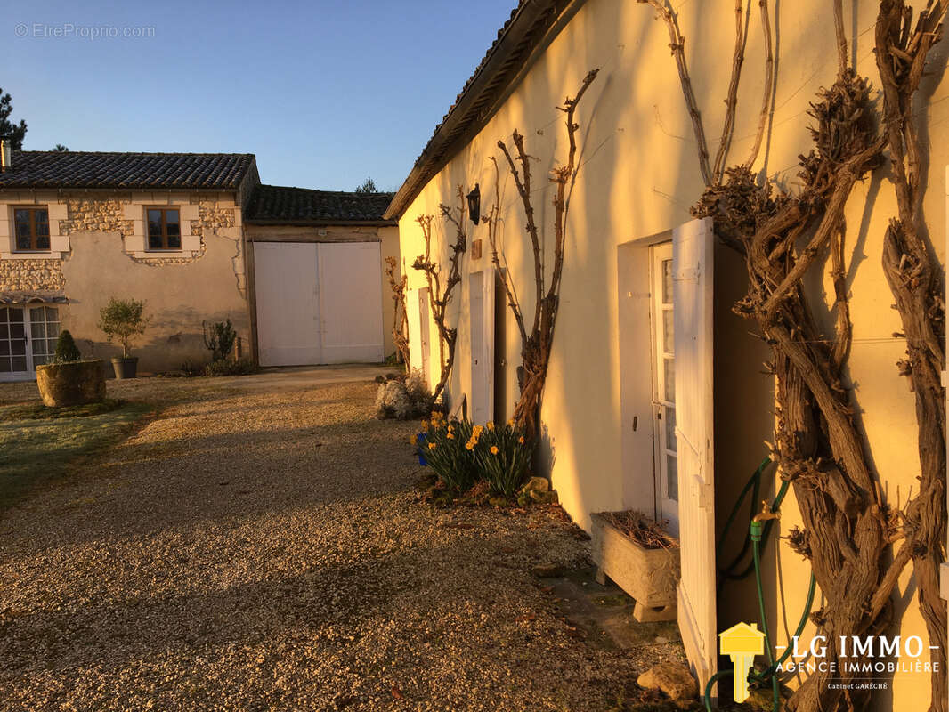 Maison à SAINT-SIGISMOND-DE-CLERMONT