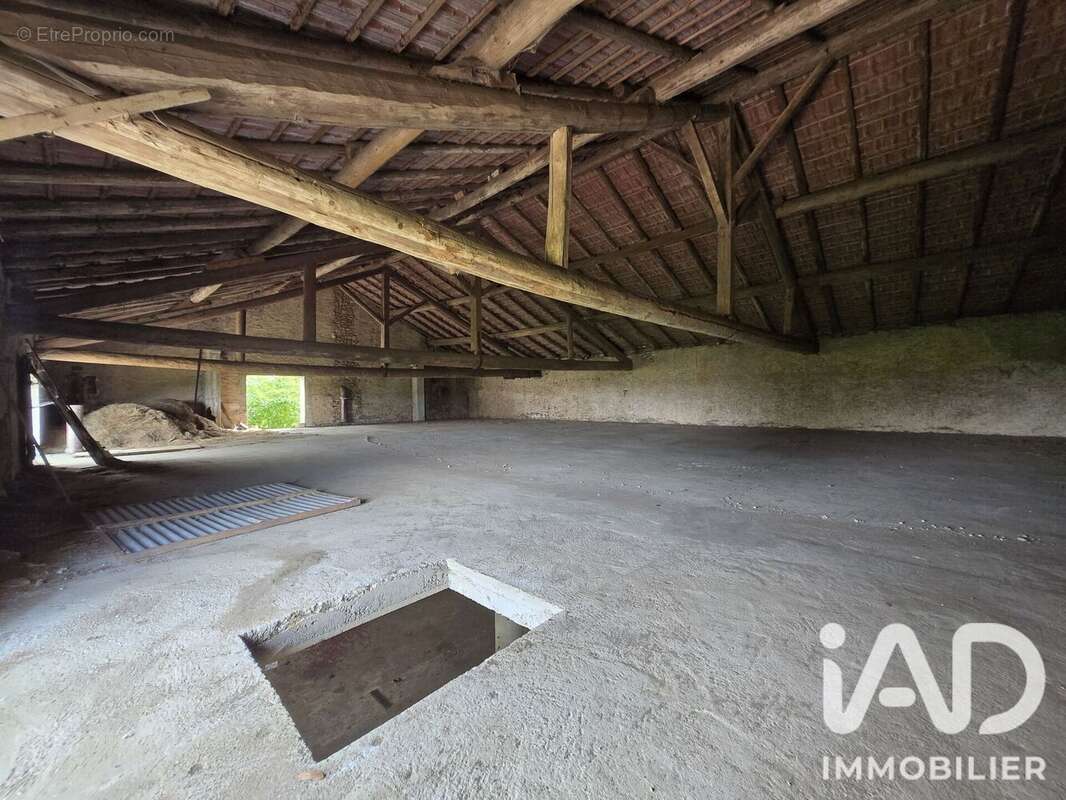 Appartement 660 m² à Amance  - photo 4