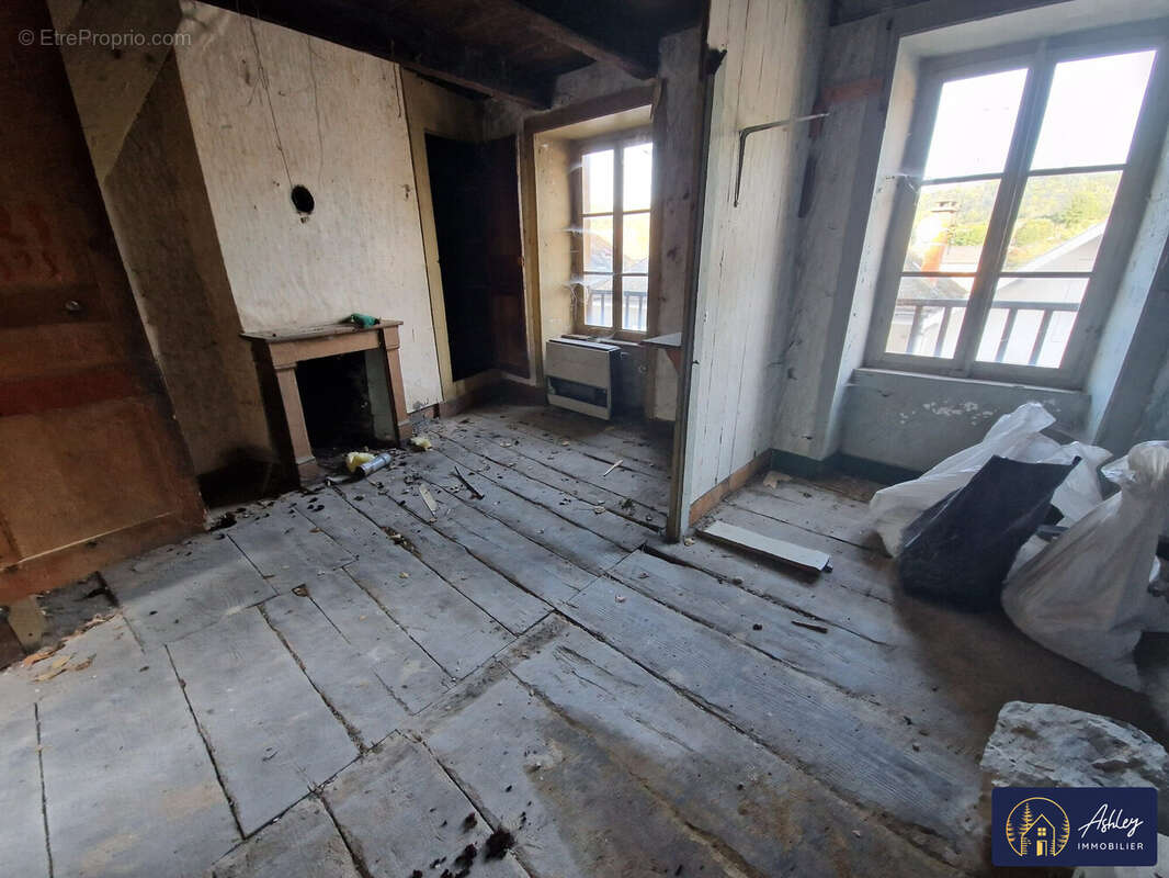 Appartement à CHAMPS-SUR-TARENTAINE-MARCHAL