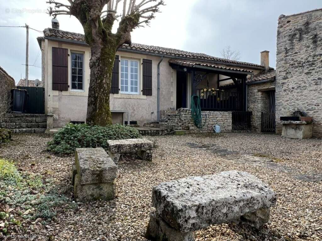 Maison à NANTEUIL-EN-VALLEE