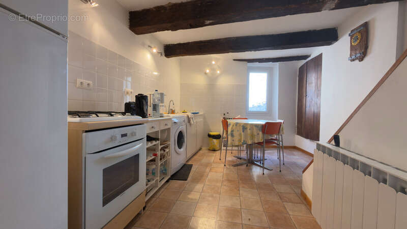 SOUS COMPROMIS - Maison de village avec jardinet et parking - Saint Trinit - photo 9