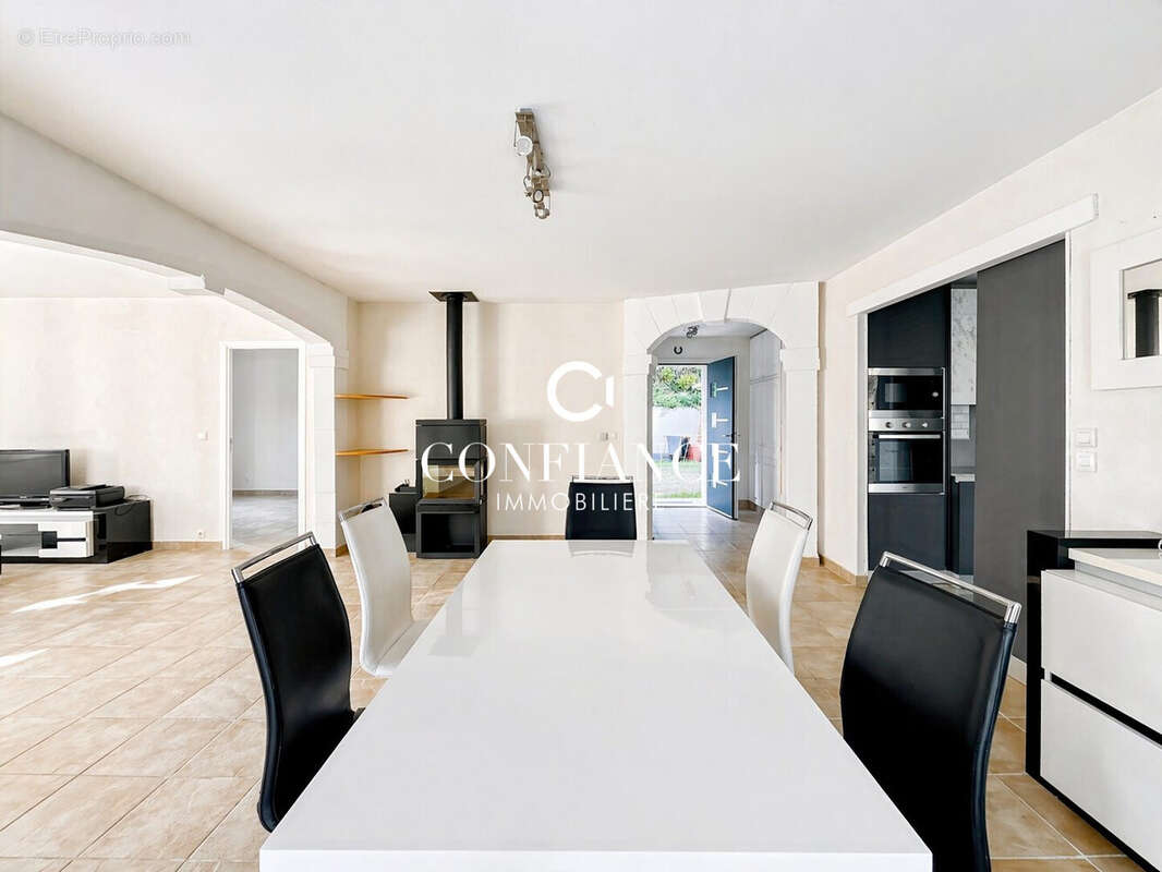 Maison 140 m² à Pierrefeu  - photo 3