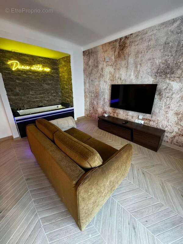 Appartement 2 pièces rénové avec terrasse – Basse Californie, Cannes, emplacement premium et forte rentabilité locative - photo 3