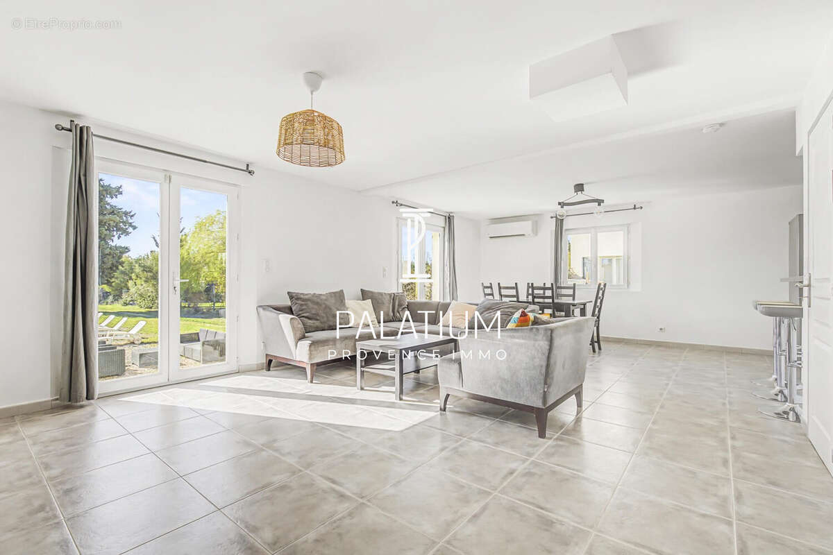 Maison à PELISSANNE