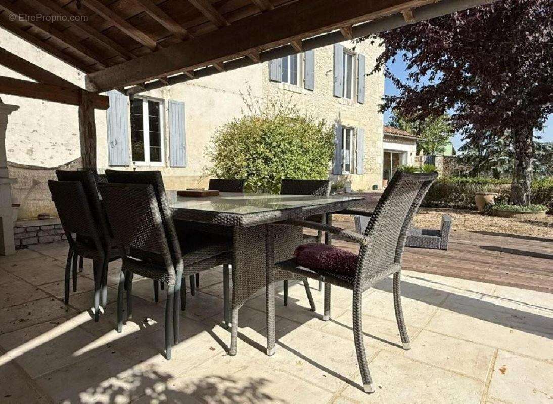 Maison 241 m² à Verteuil-Sur-Charente  - photo 4