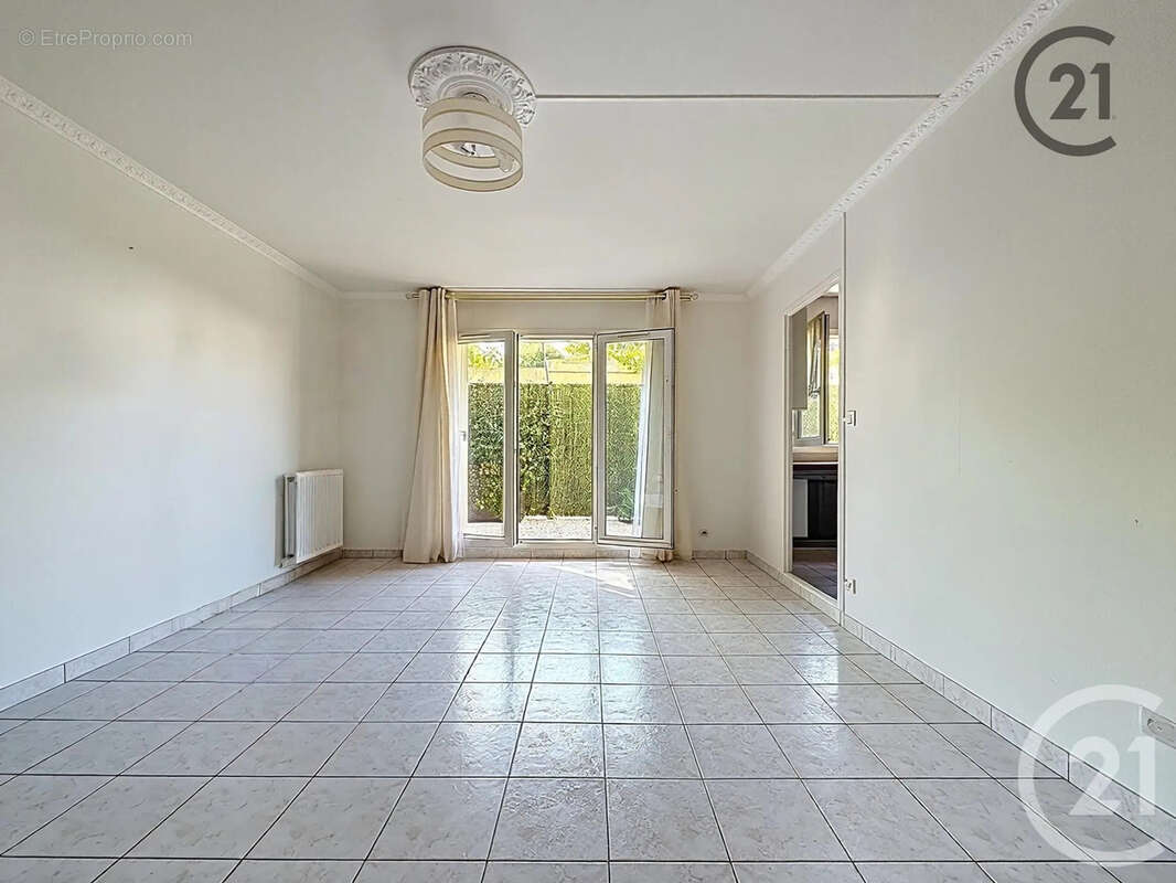 Appartement à COMBS-LA-VILLE