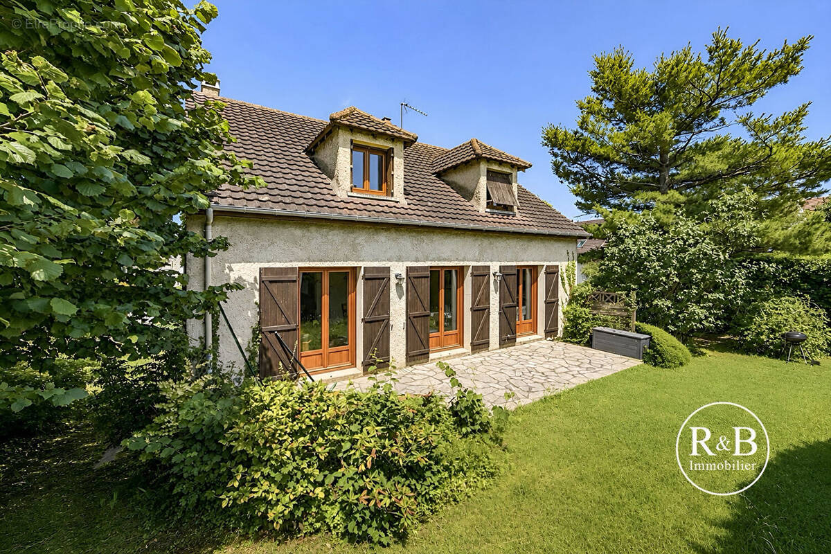 Maison à LES CLAYES-SOUS-BOIS