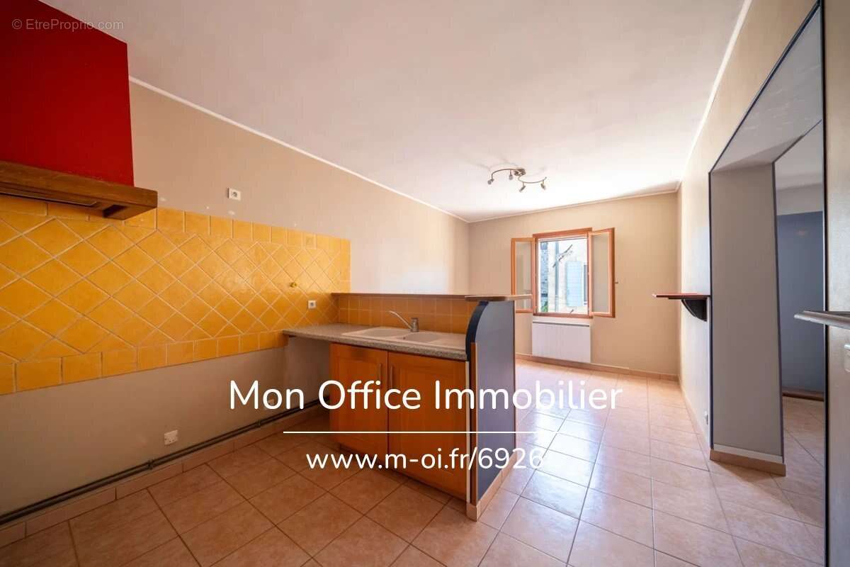 Maison à LE PUY-SAINTE-REPARADE