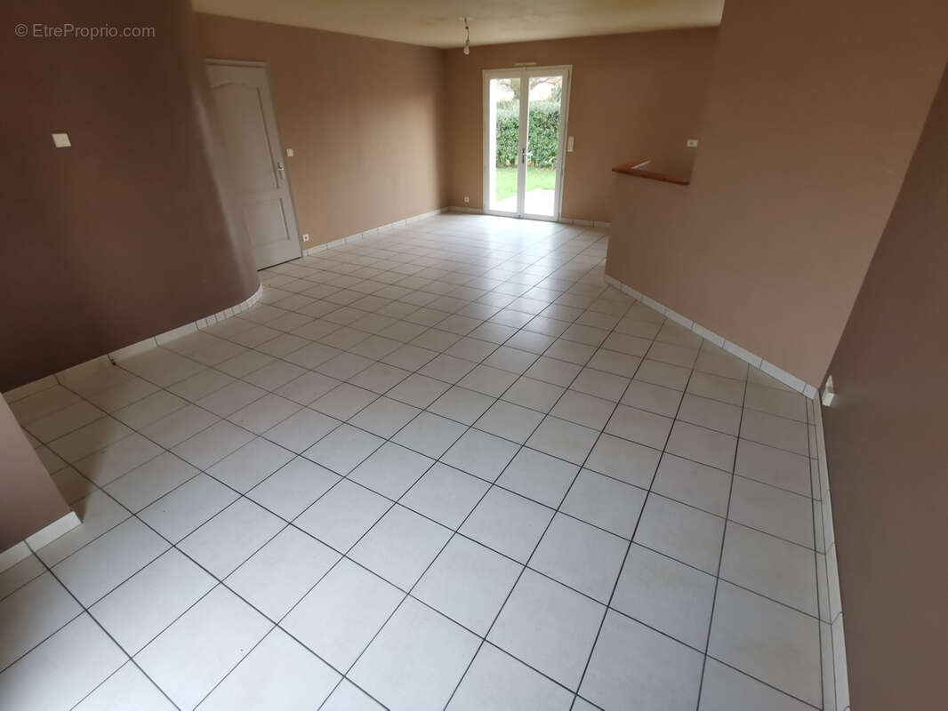 Maison à VENDRENNES