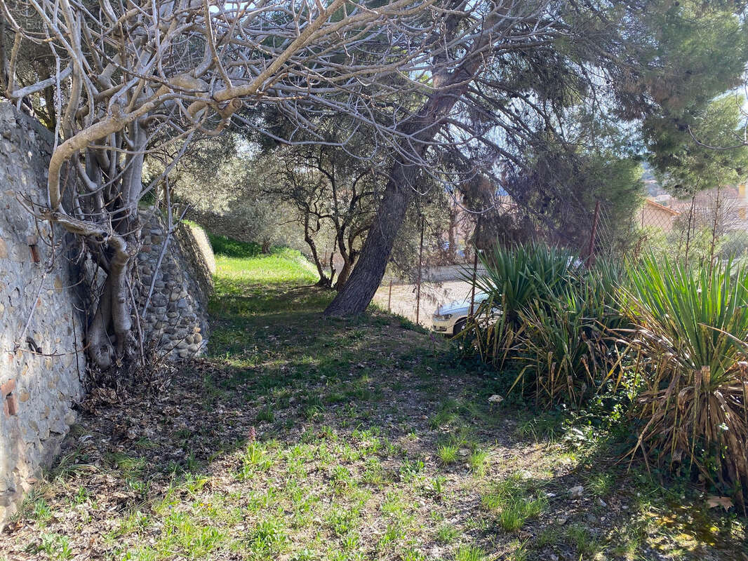 A VENDRE Oraison Demeure de 424 m2 sur 1800 m2 - photo 5