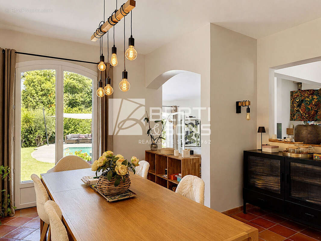 Mougins - villa de charme au coeur d'un domaine prive et securise - photo 6