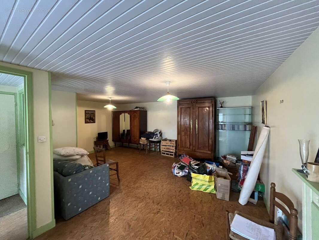 Maison à NEANT-SUR-YVEL