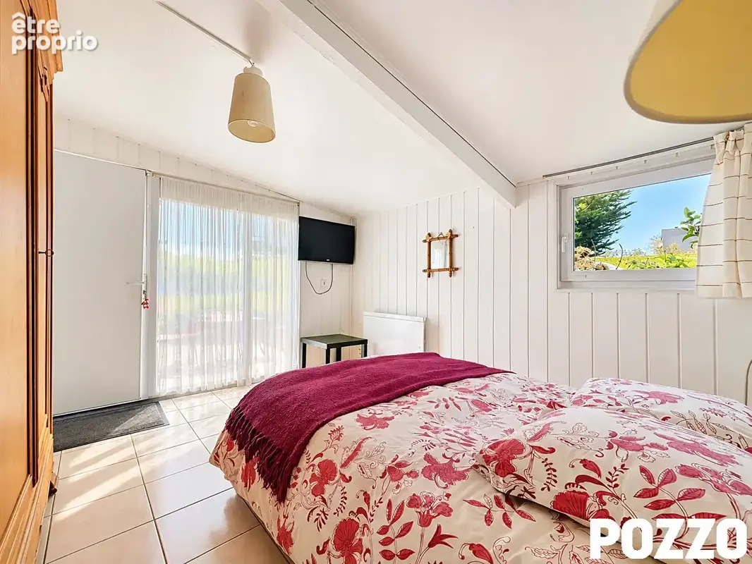 A VENDRE - Vains - Maison 8 pièce(s) 143 m² - photo 12