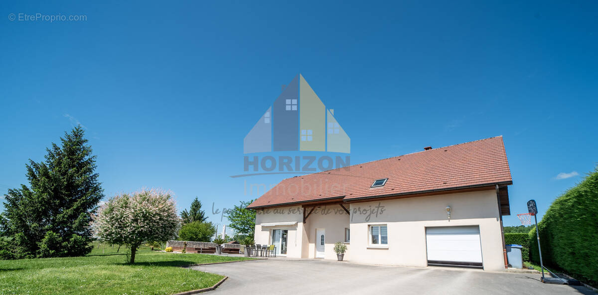 Maison à COMMENAILLES