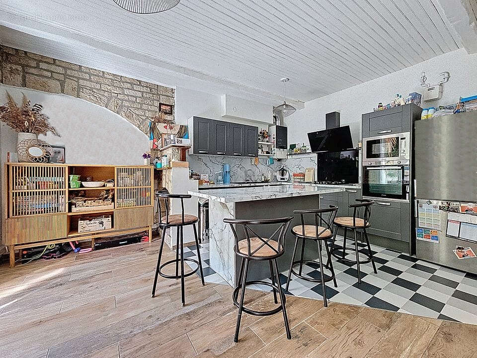 Appartement à MARSEILLE-4E