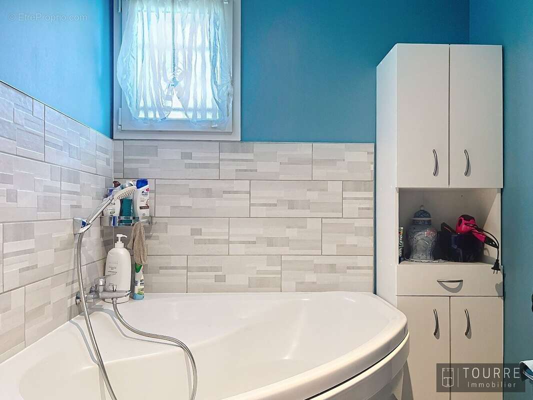 Maison à BERRIAS-ET-CASTELJAU