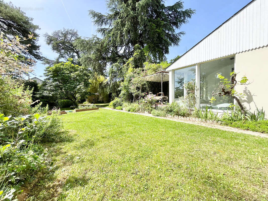 Maison à SAINT-CYR-SUR-LOIRE