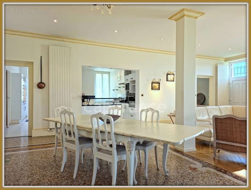 Maison à vendre  Propriété familiale de caractère  266 m²  Piscine  7 chambres  A6  - photo 9