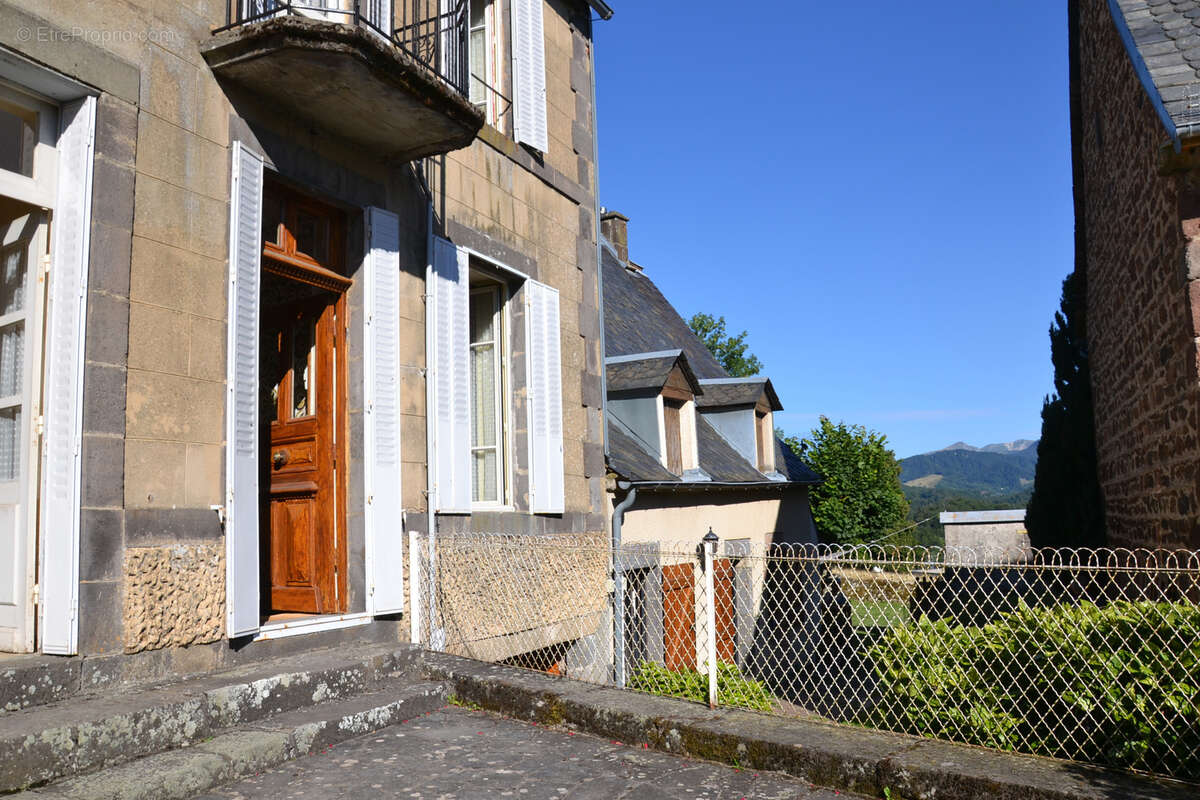 Maison à SAINT-SAUVES-D&#039;AUVERGNE