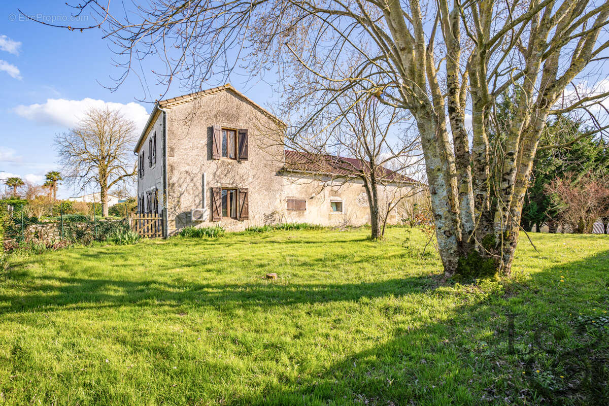 Maison à MONCLAR
