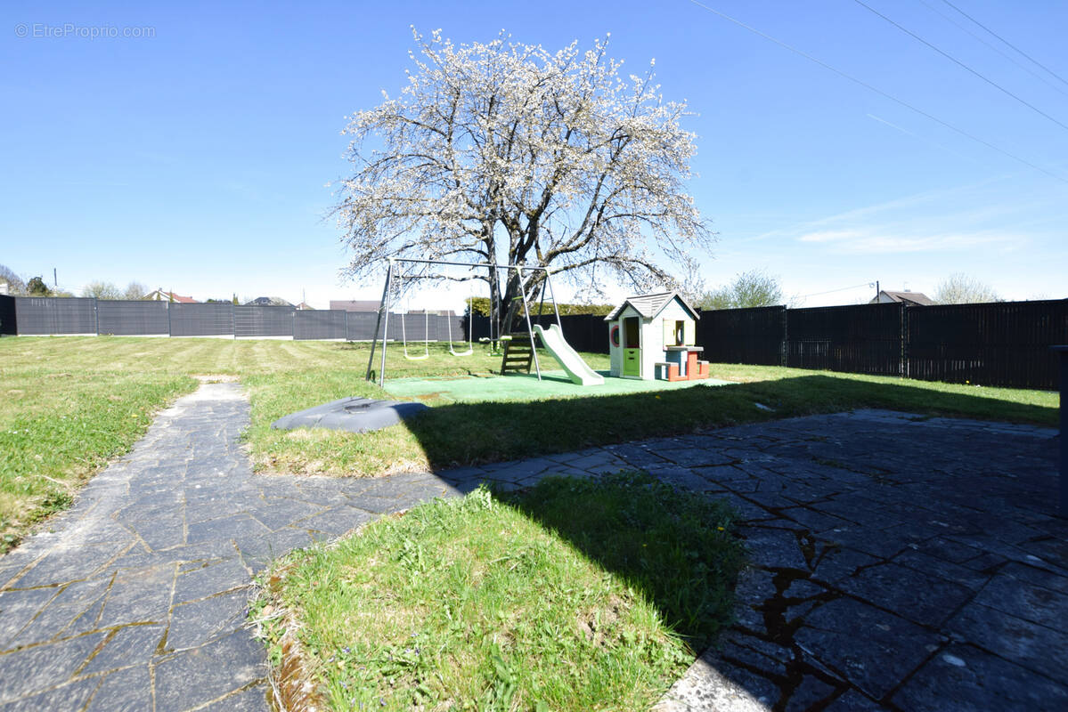 Maison à VIEUX-CHARMONT