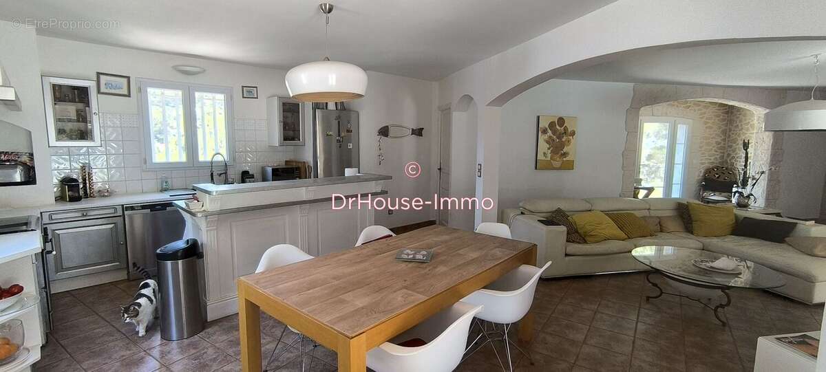 Maison à LE REVEST-LES-EAUX