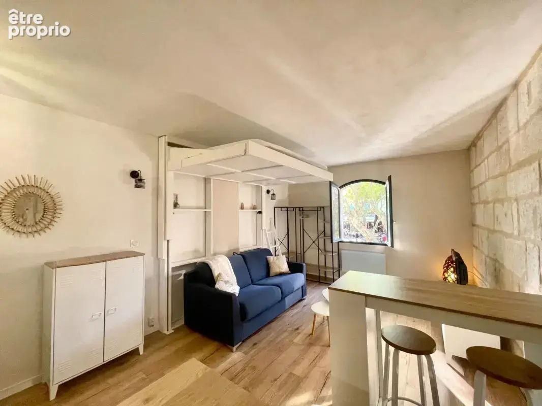Aigues-mortes intra-muros – studio 23 m² entièrement rénové – vue exceptionnelle sur la place saint-louis - photo 10