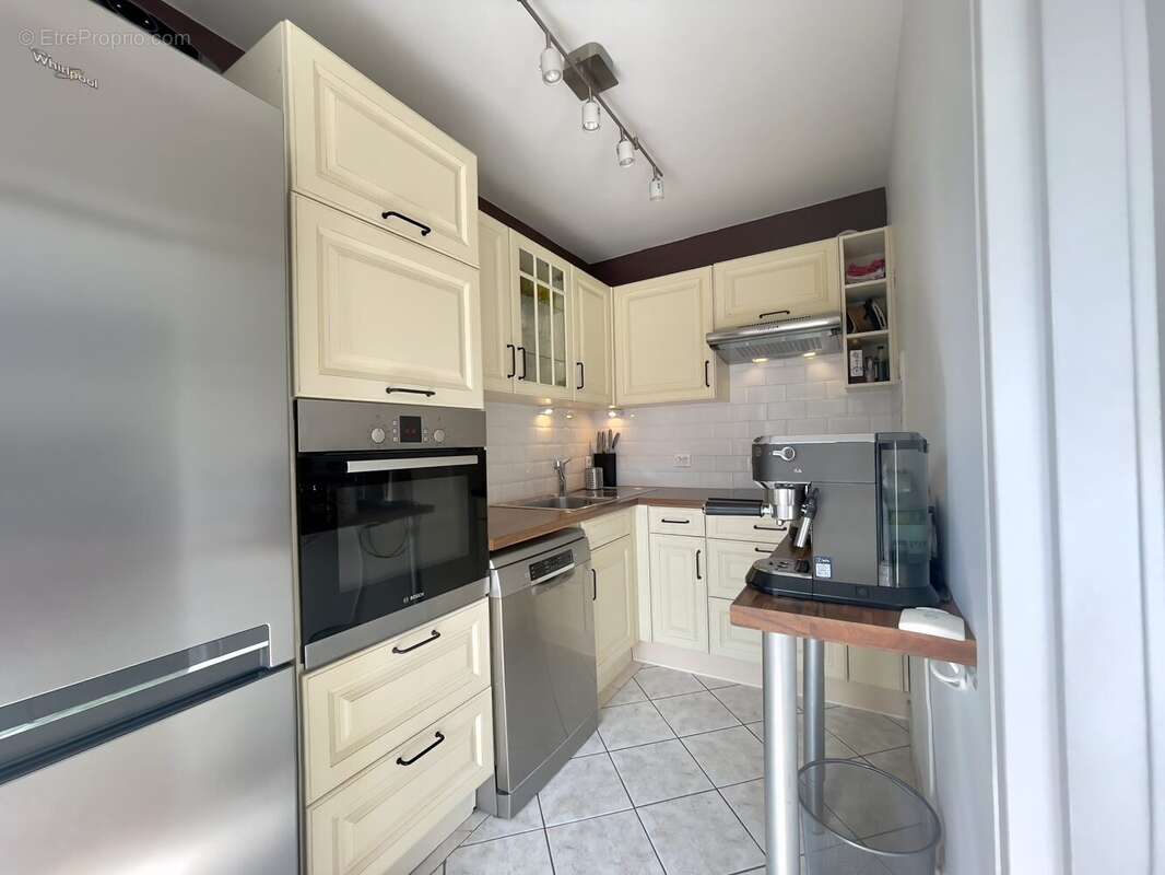 CUISINE EQUIPEE AVEC CELLIER/BUADERIE - Appartement à VERNEUIL-SUR-SEINE