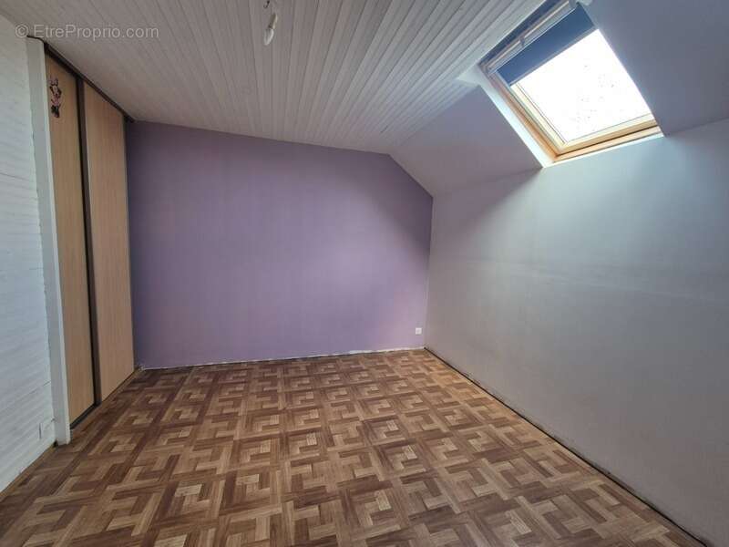 Maison à vendre 5 pièces 3 chambres  terrain 1500 m² dépendances ORSENNES (36) - photo 8
