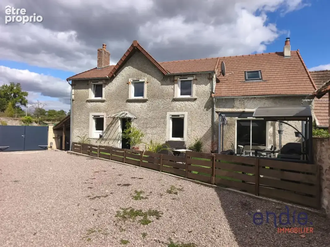 Louroux bourbonnais : maison renovee 5 pieces avec dependances et terrain - photo 11