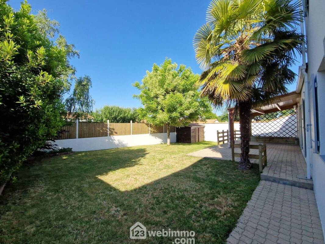 Vue du jardin. - Maison à LA ROCHE-SUR-YON