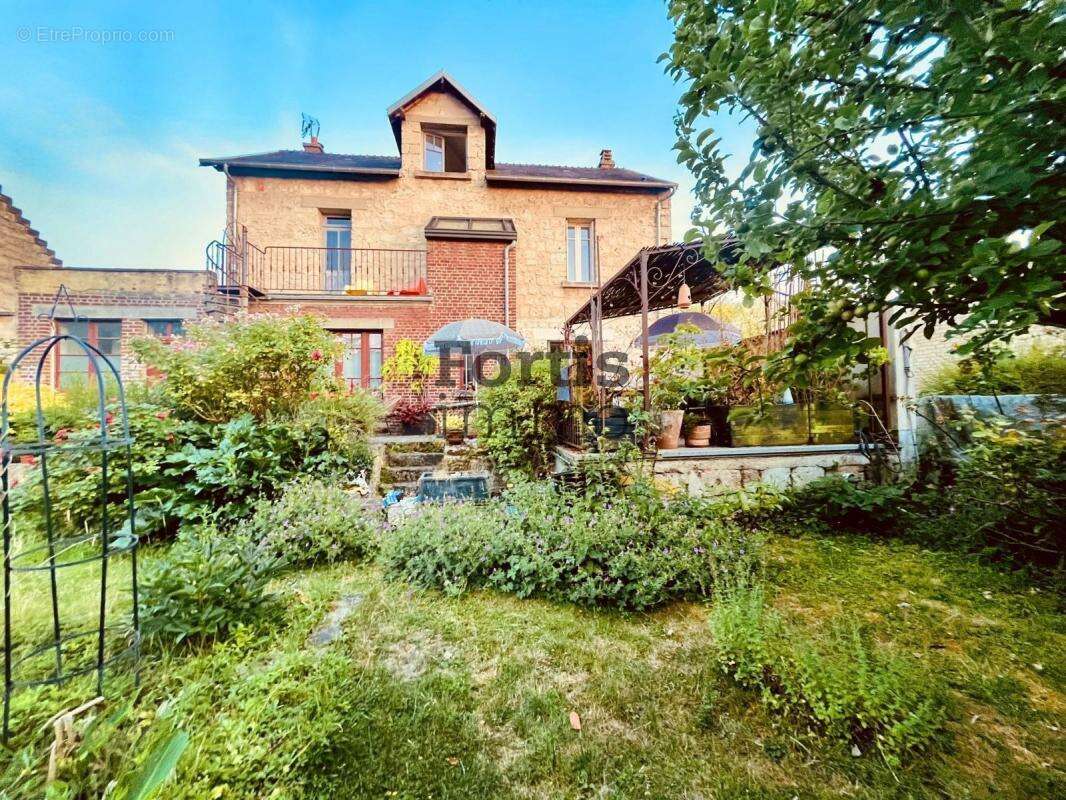 Maison à COUCY-LE-CHATEAU-AUFFRIQUE