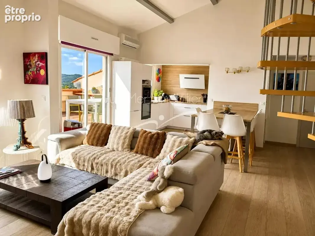 Superbe duplex avec terrasse, vue mer, parking et garage – Le Pin de Bormes - photo 2
