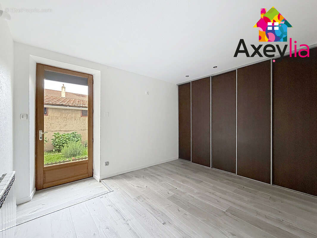 Appartement à LE COTEAU