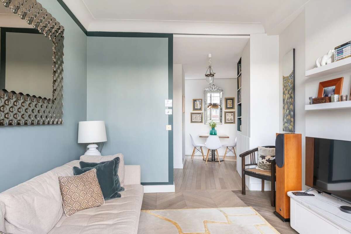 Appartement à PARIS-16E