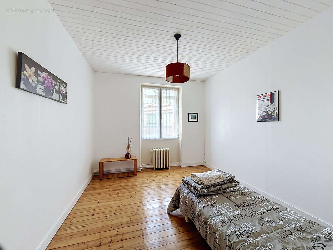 Maison de caractère des années 30   180 m2   Sireuil - photo 12