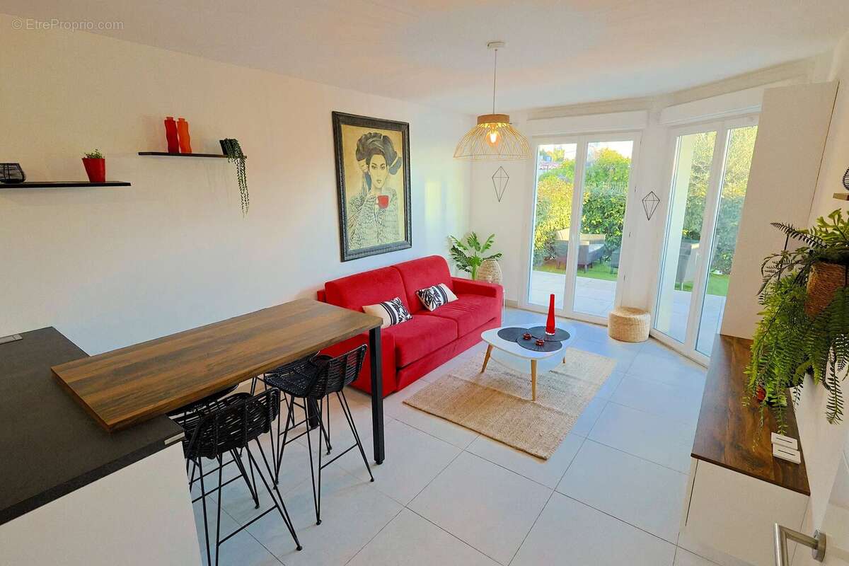 Appartement à VALLAURIS