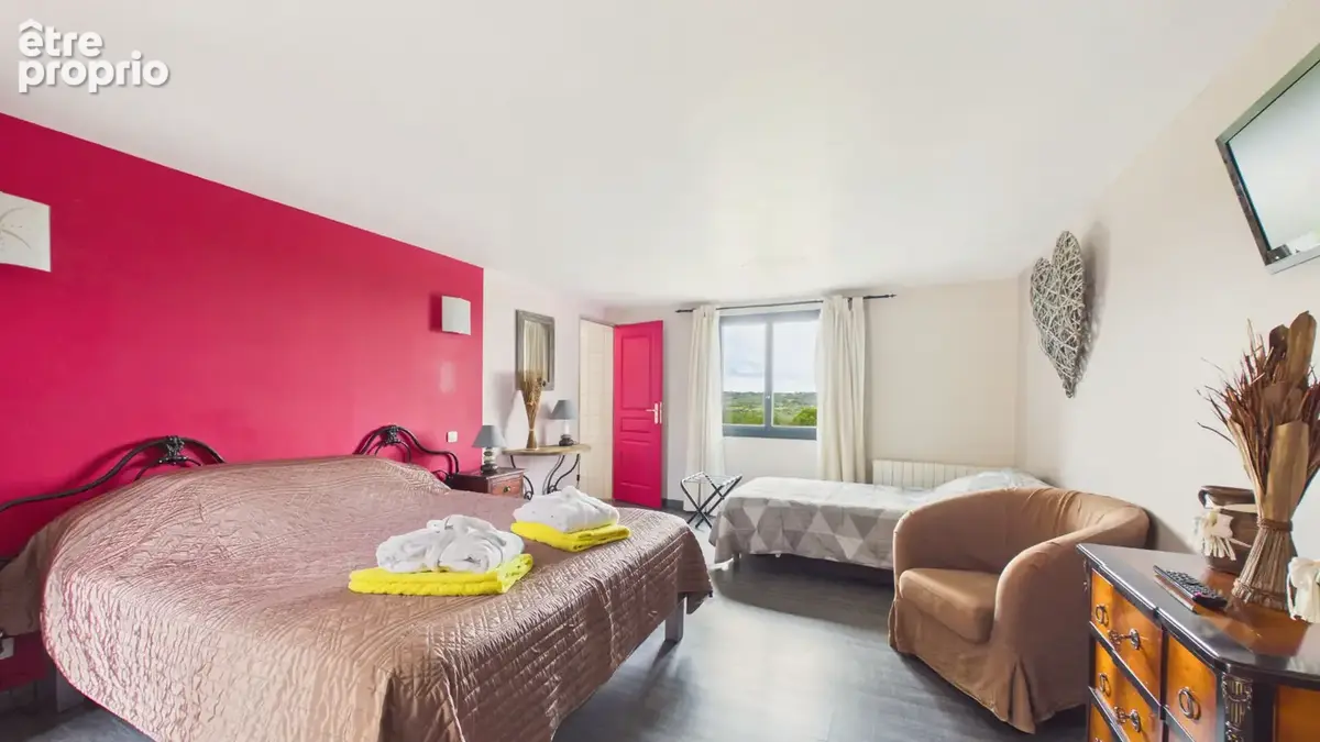 Ensemble immobilier en pierre avec gîte, maison principale, roulottes et piscine près de Cajarc - photo 6