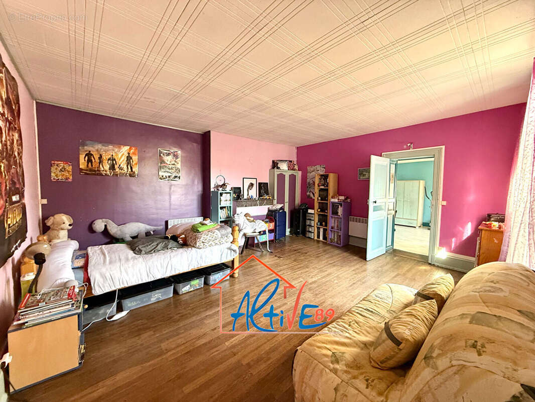 Maison à AILLANT-SUR-THOLON